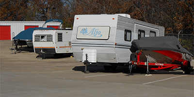 Outdoor vehicle storage in Lansing, KS with RV, boat, and camper